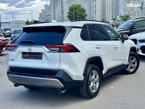 Toyota RAV4 2022 - фото 13