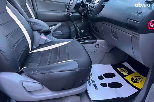 Toyota Hilux 2011 - фото 17