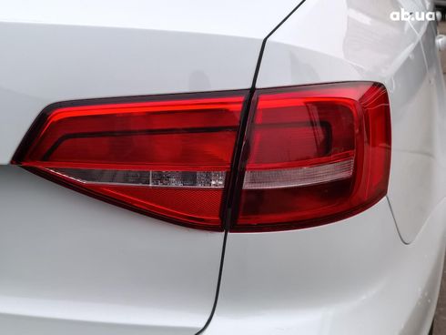 Volkswagen Jetta 2015 белый - фото 8