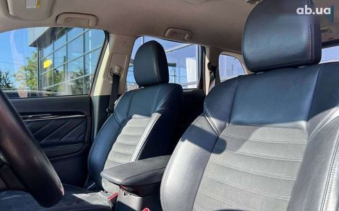 Mitsubishi Outlander 2015 - фото 12