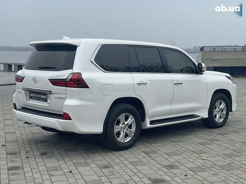 Lexus LX 2017 - фото 10