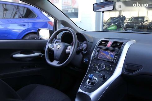 Toyota Auris 2012 - фото 13