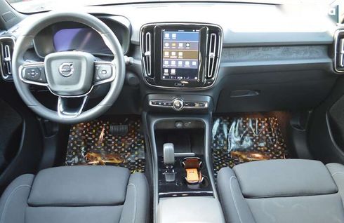 Volvo XC40 2023 - фото 17