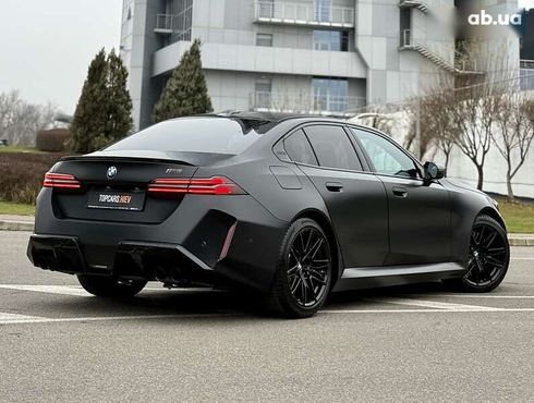 BMW M5 2024 - фото 18