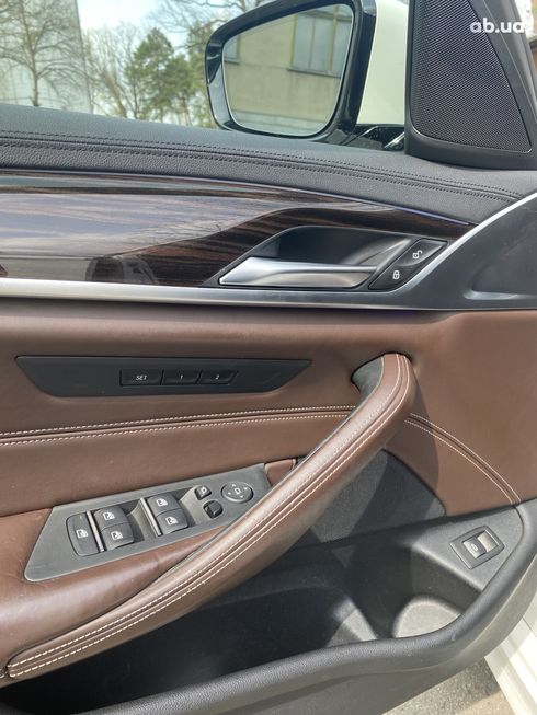 BMW 5 серия 2017 белый - фото 17
