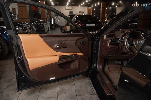 Lexus ES 2019 - фото 27