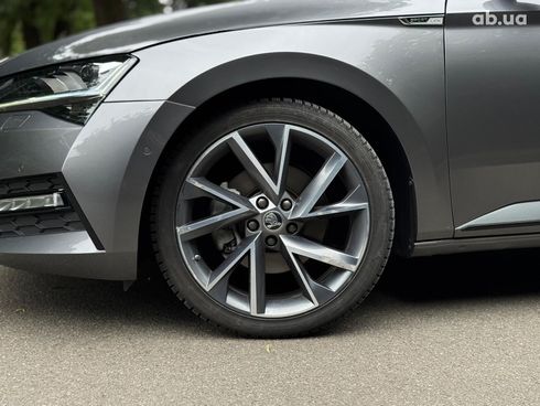 Skoda Superb 2022 серый - фото 4