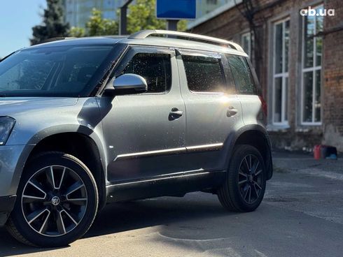 Skoda Yeti 2017 серый - фото 3