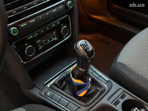 Skoda Superb 2012 белый - фото 21