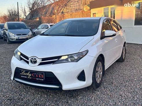 Toyota Auris 2015 - фото 3