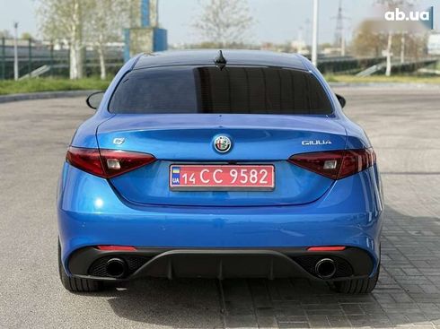 Alfa Romeo Giulia 2017 - фото 27