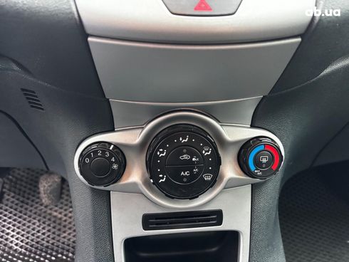 Ford Fiesta 2012 серый - фото 22