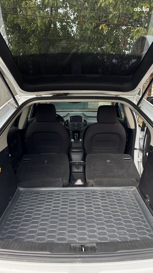 Chevrolet Volt 2014 белый - фото 7