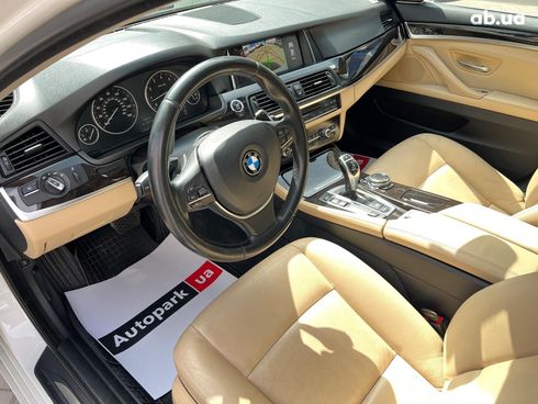 BMW 5 серия 2015 белый - фото 13