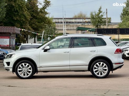 Volkswagen Touareg 2016 белый - фото 2