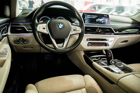 BMW 750 2015 - фото 18