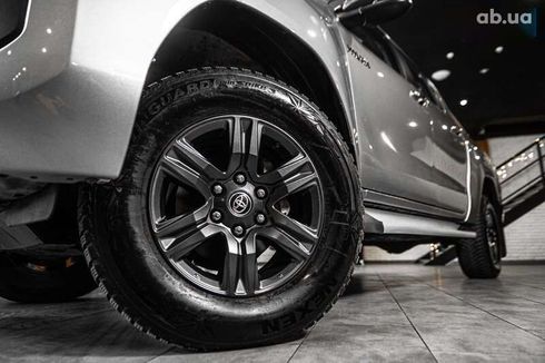 Toyota Hilux 2022 - фото 17