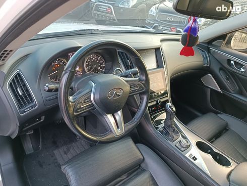 Infiniti Q50 2020 белый - фото 13