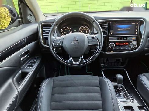 Mitsubishi Outlander 2018 - фото 30