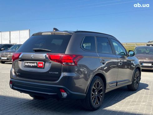 Mitsubishi Outlander 2017 коричневый - фото 12
