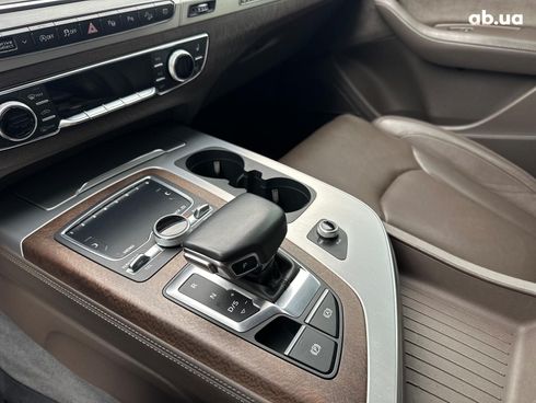 Audi Q7 2018 серый - фото 18