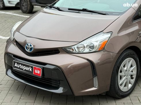 Toyota Prius V 2015 коричневый - фото 12