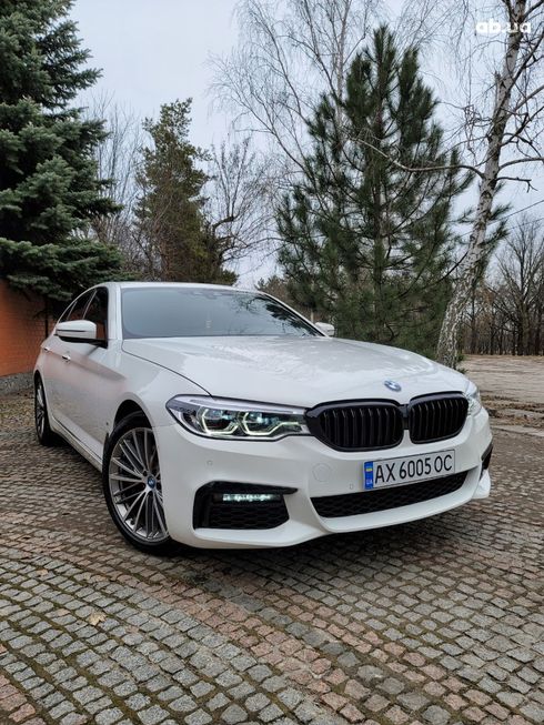 BMW 5 серия 2018 белый - фото 2