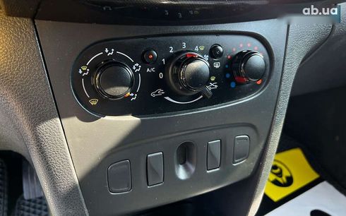 Renault Logan 2019 - фото 14