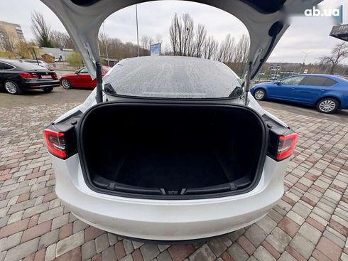 Tesla Model 3 2021 - фото 28