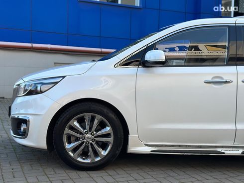 Kia Carnival 2017 белый - фото 19