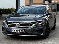 Продаж вживаних Volkswagen Passat 2021 року - купити на Автобазарі