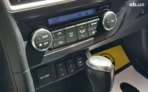 Toyota Auris 2013 - фото 16