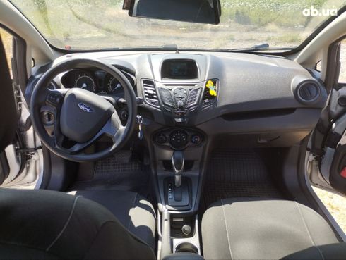 Ford Fiesta 2017 серый - фото 2