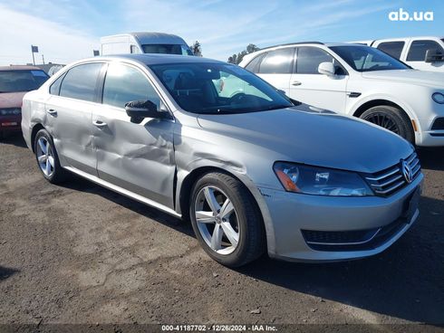 Volkswagen Passat 2013 серебристый - фото 5
