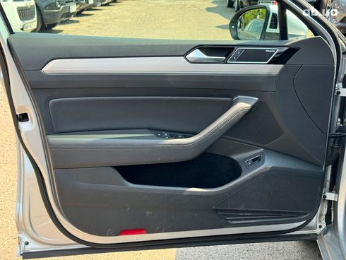 Volkswagen Passat 2015 серый - фото 16