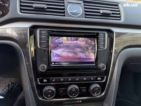 Volkswagen Passat 2016 красный - фото 15
