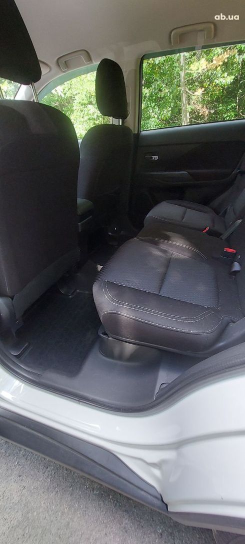 Mitsubishi Outlander 2020 белый - фото 14