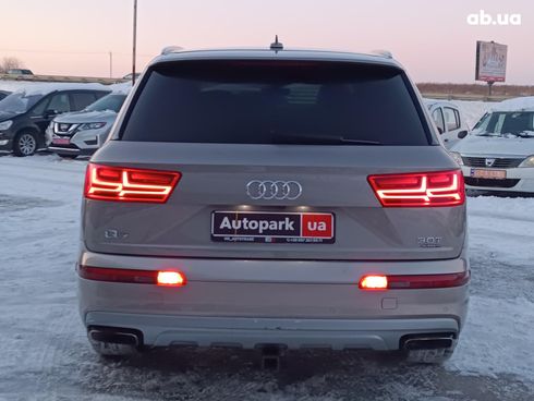 Audi Q7 2017 серый - фото 12