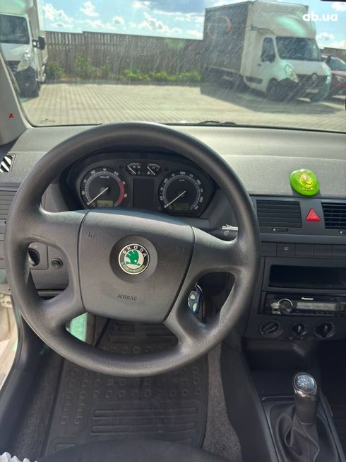 Skoda Fabia 2006 белый - фото 9
