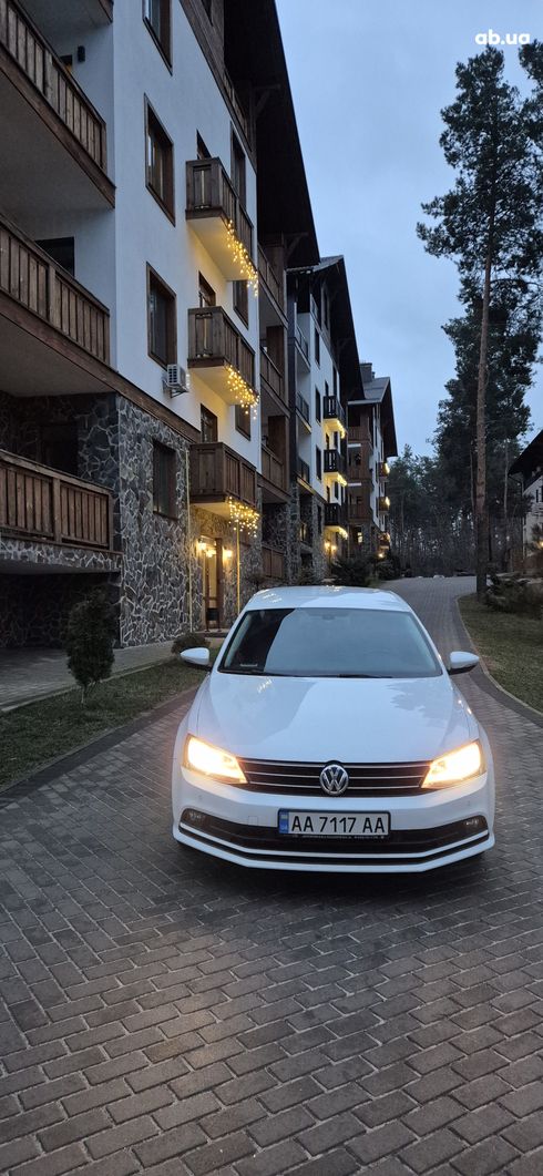 Volkswagen Jetta 2016 белый - фото 5