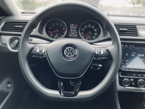 Volkswagen Passat 2016 черный - фото 15