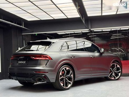 Audi RS Q8 2021 - фото 23