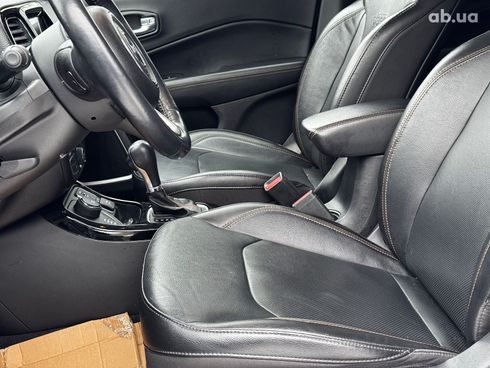 Jeep Compass 2020 серый - фото 36