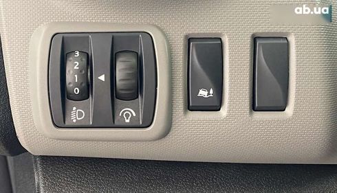 Renault Trafic 2018 - фото 16