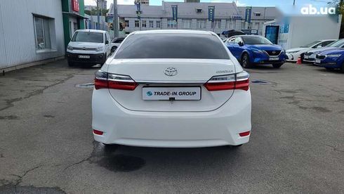 Toyota Corolla 2018 - фото 13