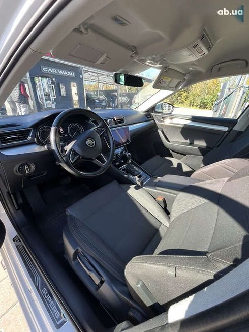 Skoda Superb 2019 - фото 9