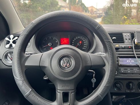 Volkswagen Polo 2013 бежевый - фото 36