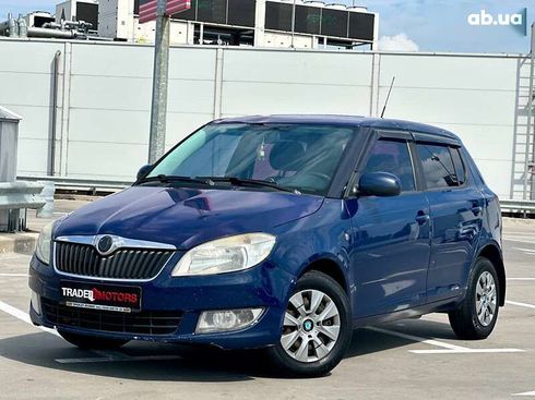 Skoda Fabia 2010 - фото 2