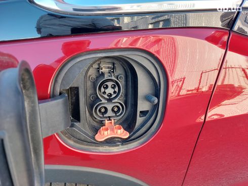 Chevrolet Bolt 2016 красный - фото 7
