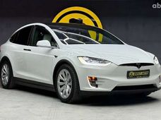 Продаж вживаних Tesla Model X в Чернівцях - купити на Автобазарі